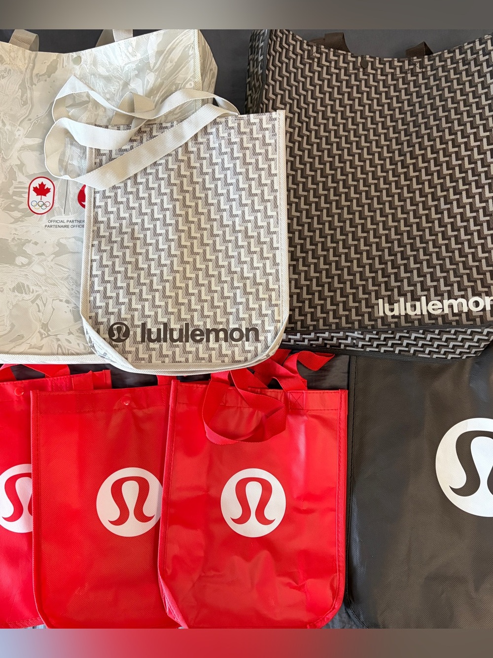 7 lululemon Tote Bags Set in Red, Black, Gray & White - 3 Large, 4 Small